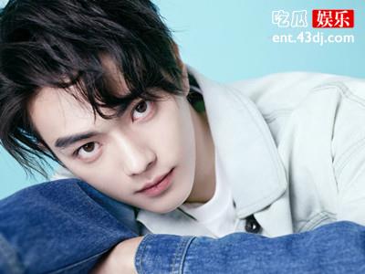 许凯回应恋情 许凯害羞回应：把注意放在作品上吧