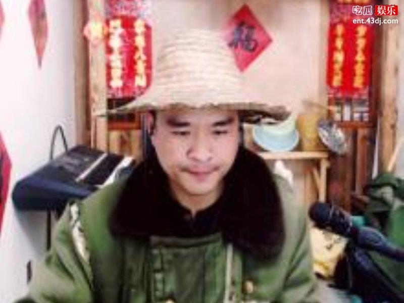 大衣哥儿子儿媳直播翻车，翻车原因引发争议