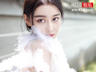 张馨予又做来什么遭全网黑，高铁拖鞋为何遭批评？