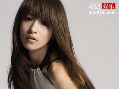萧亚轩公开意外受伤照片 萧亚轩为什么受伤