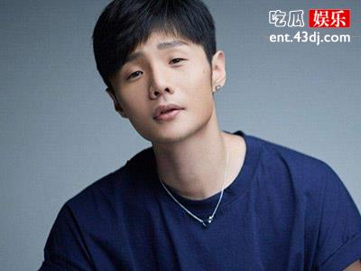 粉丝为看李荣浩演唱会旷工！李荣浩知道后却这样回应