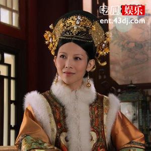 蔡少芬儿子穿大羽绒服被调侃，原来出自甄子丹之手