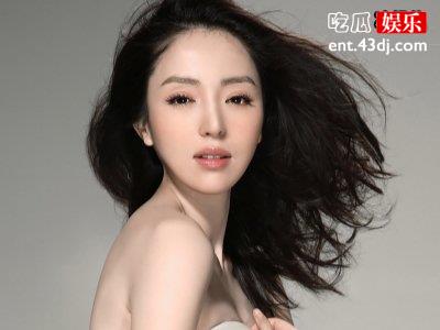 未受离婚影响的董璇陪女儿过儿童节，暖心小酒窝把人心都甜化