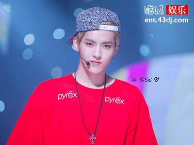 吴亦凡晒自拍，为何粉丝集体逼其剪头发？