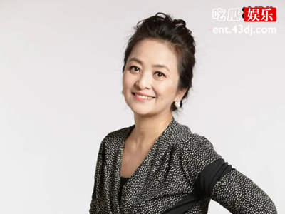 李勤勤穿民族服跳舞，头发凌乱表情狰狞，网友哭笑不得
