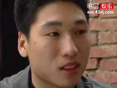 父亲曾靠卖血供他读书，成名之后却忘本？