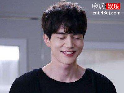 李栋旭女朋友是谁 情史起底他一直不婚原因是什么？