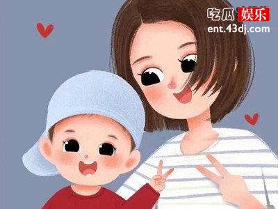 母子两超有爱，在家里拍照摆造型，亲子互动惹人羡慕