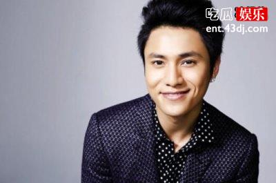 陈坤让记者不要挡光，被网友斥责耍大牌