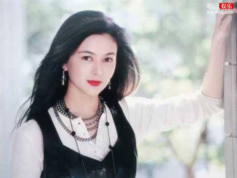 百亿富商被离婚，关之琳再想复合已不可能