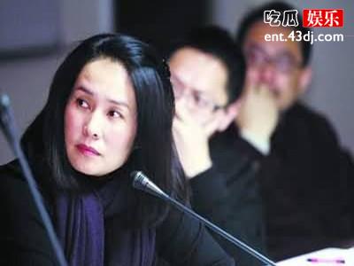 演员金素梅牢牢抓住何家劲，男方为她居然单身至今！