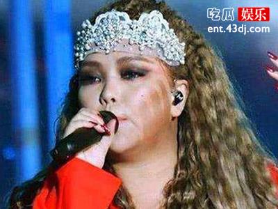 张惠妹自曝肥胖原因，自嘲衣服都往大的买