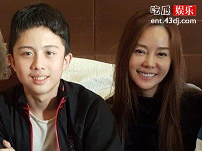 狄莺跟儿子的对话太暧昧了！公众场合这样说话真不怕有影响吗