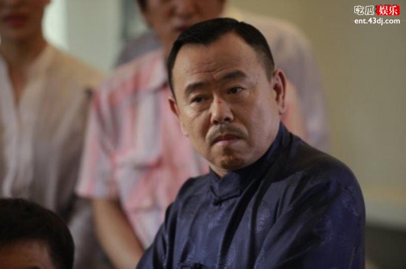 潘长江摔倒吓坏嘉宾，沈腾一句话不再尴尬！