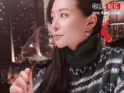 喻佳丽居然结婚了，丈夫资料起底居然还比她小几岁！