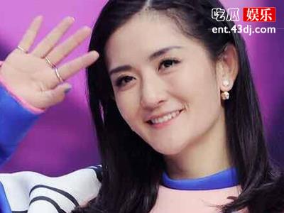 谢娜下跪是什么事情 她为何做出下跪的行为