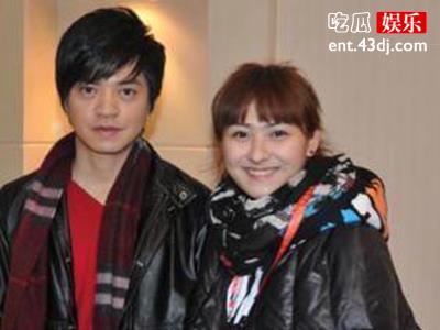 李健老婆孟小蓓首次亮相，两人恩爱幸福