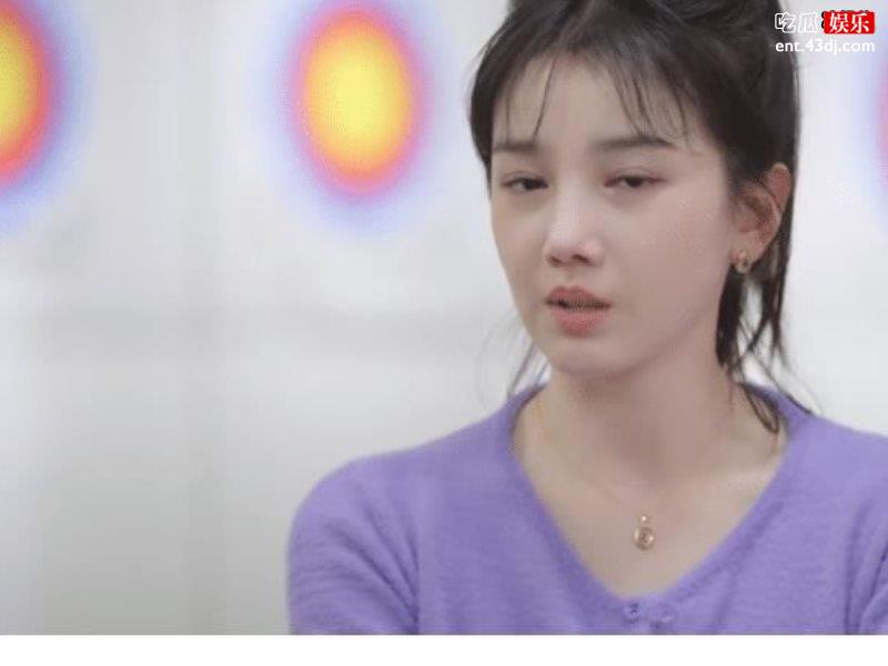 陈小坛被传分手后首晒图，直言配了把绿色的弓暗示被绿？