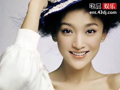 周迅对着路边转角镜唱天涯歌女 演唱地点让人惊讶