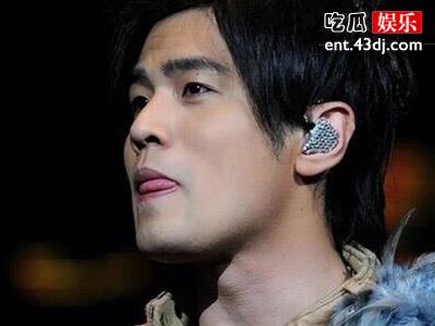 周杰伦的父亲是谁 姜大卫是周董的爸爸吗