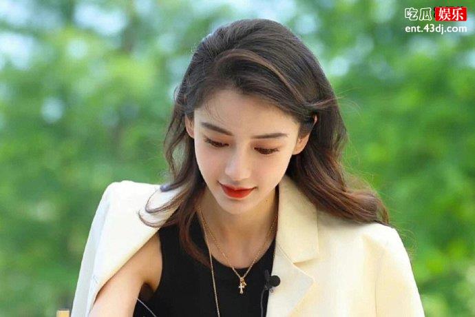 Baby节目录制现场旁若无人补妆，郑恺看呆了难道有什么不可告人秘密？