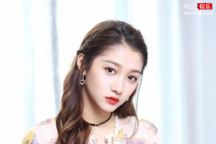 “国民闺女”生日聚会穿着性感，这一行为令人咋舌！