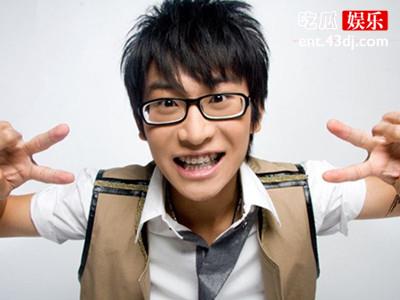 快男谭杰希为何销声匿迹了 那个抱着吉他的牙套男孩近况如何