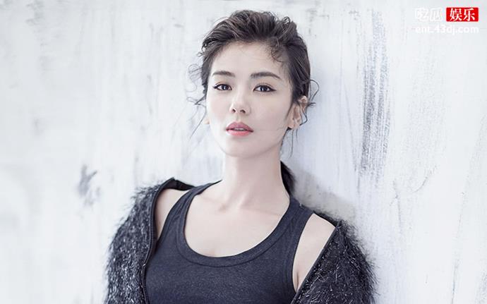 刘涛微博晒照重现霓凰身姿，网友无奈感慨不再年轻！
