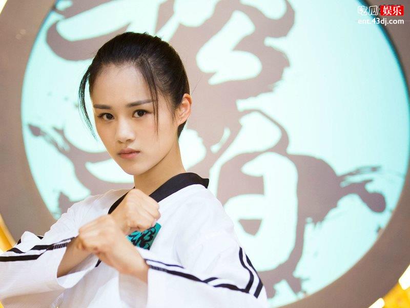 《旋风少女》主演大红大紫，为何只有女主始终火不起来！