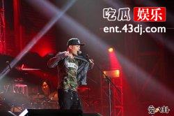 侧田演出为何一直戴着帽子，背后真相曝光让人心疼！