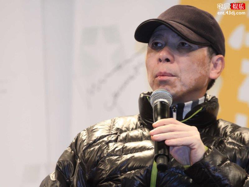 冯小刚白癜风多年，妻子徐帆照顾有加一直不离不弃！