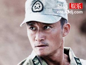 吴京大拇指怎么断的 没想到6岁的他拇指就少了一大截