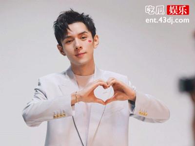 李佳琦也是华晨宇的粉丝吗 李佳琦向粉丝安利华晨宇