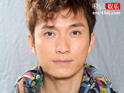 TVB陈山聪晒儿子熟睡照片，出生就有五个干爹疼爱，太幸福