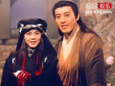 “令狐冲”“殷梨亭”会面，如今他骑摩托二人都被晒晒成黑鬼！