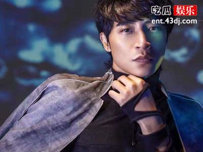 小虎队成员陈志朋同性恋？出席活动穿着妖艳引争议！