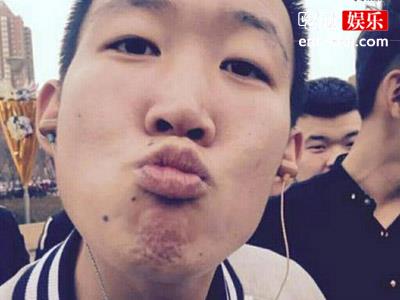 网红小白龙个人资料被曝，被打网友却叫好
