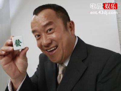 曾志伟原形毕露，丧妻不足百天与友人跳舞网友：之前都是装的？