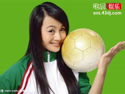 曹颖全家同框出镜朗读，小王子被指太帅曹颖夫妻沦为陪衬