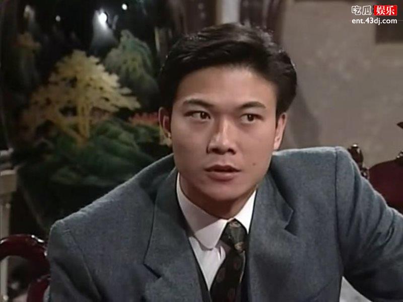 57岁钱小豪风采依旧，现任妻子气质颜值俱佳