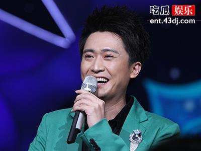 央视主持人杨帆结婚，婚纱照流出妻子颜值不输女明星引围观！