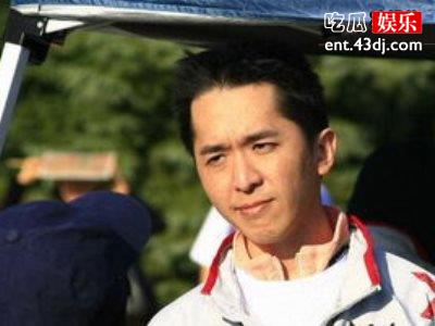 邓兆尊三女友相处和睦，彼此宛如亲姐妹！
