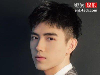 他明明可以拼爹和靠颜值，没想到他却偏偏要靠才华！