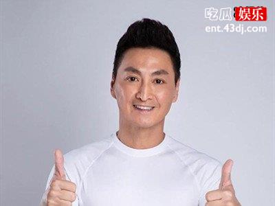 何家劲分享健身视频，身材不输于小鲜肉，60多岁却依旧单身