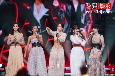 《乘风破浪的姐姐们》自选队友，张萌站起来六次却无一人选她!
