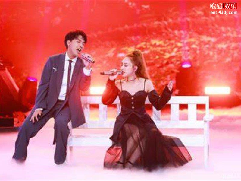 《这样唱好美》选手集体穿旗袍装，网友：复古女郎太好看了！