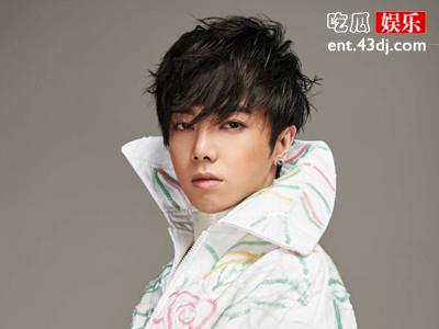李荣浩微博果然发文暗讽华晨宇，华晨宇遭粉丝围攻！