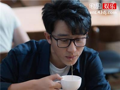 黄轩情史遭扒，女友资料曝光是外国人？