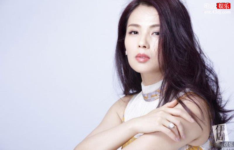 刘涛中国红服装是要给谁去拜年吗？红红火火美丽动人简直太会穿了