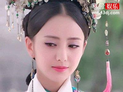 佟丽娅裙子被踩只说七个字，教养瞬间暴露